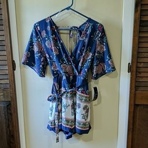 🌺NWT Blue and White Romper